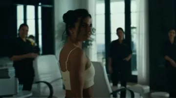 Alo Yoga Delight Bralette portée par Aaliyah Amrohi (Stephanie Buddenbrock) comme on le voit dans Special Ops: Lioness (S01E06)