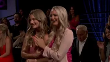 Robe bicolore sélectable portée par Brooklyn Willie vue dans The Bachelorette (S20E09)