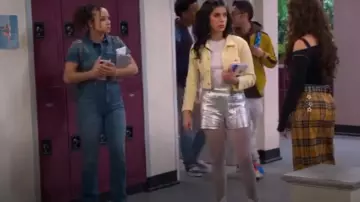 Good American Denim Jumpsuit Fit for Success usado por Hartley (Kayden Muller-janssen) como se ve en The Villains of Valley View (S02E08)