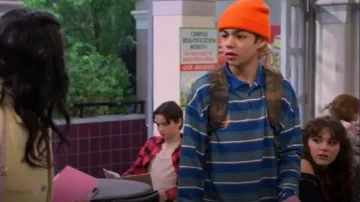 Asos Daysocial Oversized Rugby Shirt usada por Colby (Malachi Barton) como se ve en The Villains of Valley View (S02E08)