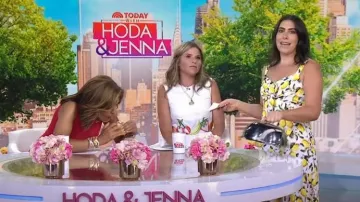 White House Black Market Lemon Print Tie-Front Midi Dress porté par Katie Stilo comme vu dans Aujourd’hui avec Hoda & Jenna le 22 août 2023
