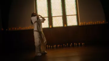 Notre pantalon cargo large crème Legacy porté par Quavo dans Disciples (clip officiel)