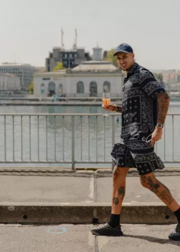 Dior Navy Blue Bandana Motif Short porté par Kyle Kuzma sur le compte Instagram @kuz