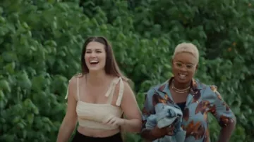 Camisa cubana Fashion Nova Cruise Ready usada por Ash Warren como se ve en Swiping America (S01E08)