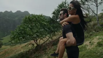 Sami Miro Open Seam Low Back Romper usado por Kesun Lee como se ve en Swiping America (S01E08)