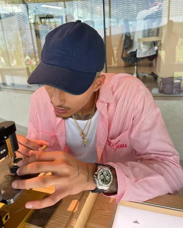 Casquette Dior Navy Bleu Couture portée par Kyle Kuzma sur son compte Instagram @kuz