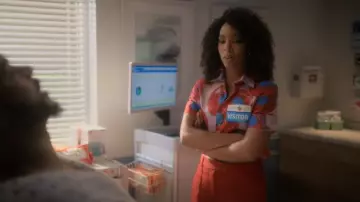 Marni Ab­stract-Print Cropped Shirt worn by Zoey Johnson (Yara Shahidi) as seen in grown-ish (S06E09)