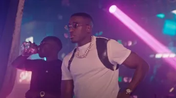 Alexander McQueen White Harness Print T-Shirt usado por Bugzy Malone en Mrs Lonely (Official Music Video)