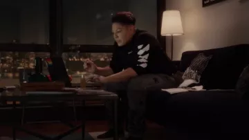 Amiri Star Sweatpant usado por Che Diaz (Sara Ramirez) como se ve en And Just Like That... (S02E10)