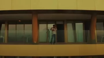 Giuseppe Zanotti Silver Euro Penny Mocassins portés par Myke Towers à Bajo El Sol (Video Oficial)