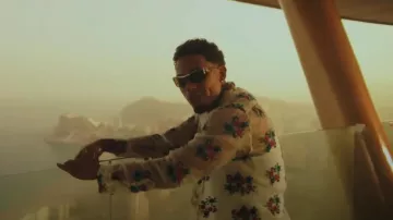 Loewe Silver Logo Arms Lunettes de soleil portées par Myke Towers à Bajo El Sol (Video Oficial)