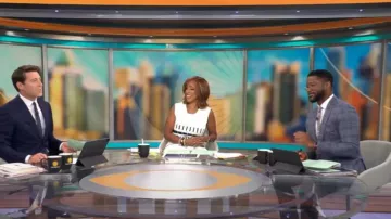 Narciso Rodríguez Vestido de punto a rayas usado por Gayle King como se ve en CBS Mornings el 22 de agosto de 2023