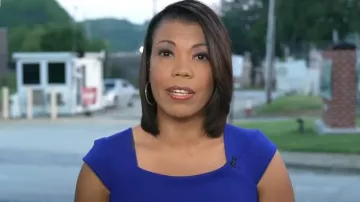 Vaina de manga de gorra de Calvin Klein con escote cuadrado Vestido usado por Nikole Killion como se ve en CBS Mornings el 22 de agosto de 2023