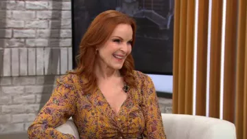 Veronica Beard Ferrara Vestido usado por Marcia Cross visto en CBS Mornings el 24 de agosto de 2023