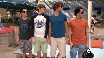 Vurt Gray Chino Flat Cargo Shorts worn by Logan Mitchell (Logan Henderson) in Big Time Rush (S01E05)