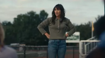 Mère taille haute Weekender Skim On Jeans porté par Shira Bolitar (Constance Zimmer) vu dans Harlan Coben’s Shelter (S01E04)