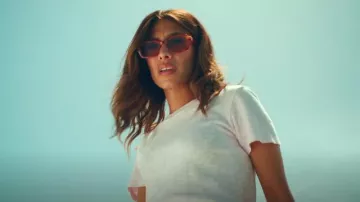 Madewell Whisper Crew Neck Tee usada por Erin Carter (Evin Ahmad) como se ve en ¿Quién es Erin Carter? (S01E03)