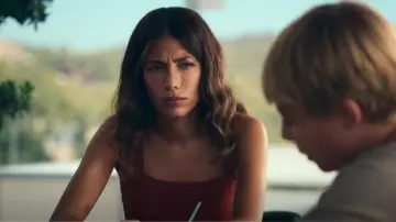 Live The Process Ribbed-knit Crop Top porté par Erin Carter (Evin Ahmad) comme on le voit dans Who Is Erin Carter? (S01E05)