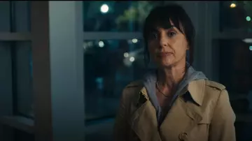 Burberry Kensington Heritage Trench Coat worn by Shira Bolitar (Constance Zimmer) as seen in Harlan Coben's Shelter (S01E02)