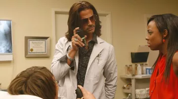 Vero Moda Chiffon Red Button Close Sleeveless Blouse worn by Kelly Wainwright (Tanya Chisholm) in Big Time Rush (S01E05)