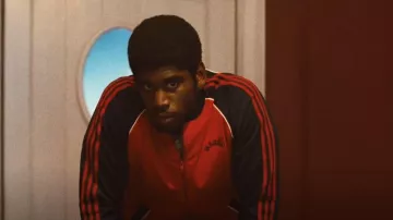 Chaqueta Adidas Vintage Retro Tracksuit Top usado por Magic Johnson (Quincy Isaiah) como se ve en Winning Time: The Rise of the Lakers Dynasty (S02E03)