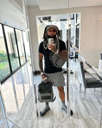 Sandales Dior Black & Beige Oblique H Town portées par Money Man sur son compte Instagram @moneyman