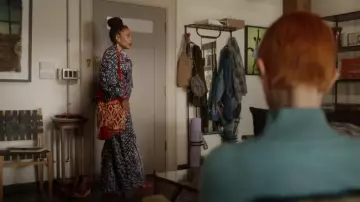 Manolo Blahnik Ro­car Curved Wedge San­dals worn by Dr. Nya Wallace (Karen Pittman) as seen in And Just Like That… (S02E11)