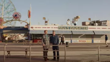 Birkenstock Ebba Boots porté par Miranda Hobbes (Cynthia Nixon) comme on le voit dans And Just Like That... (S02E11)