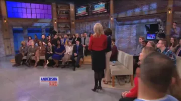 Medias negras usadas por Deborah Norville en el programa de televisión Anderson Live