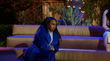 Gabardina de pana de gran tamaño COS usada por Monay como se ve en Claim to Fame (S02E09)