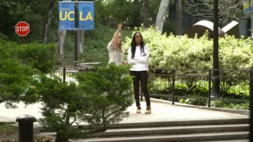 Sudadera con capucha Nike Sportswear Club Fleece Pullover usada por Nischelle Turner como se ve en Secret Celebrity Renewal (S03E04)
