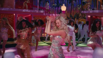 Mono plateado y dorado usado por Barbie (Margot Robbie) como se ve en los trajes de película de Barbie