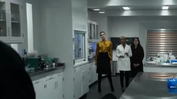 Jupe noire portée par Claudia 'Claud' Flynn (Lili Simmons) dans Power Book IV: Force (S01E07)