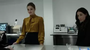 Earrings worn by Claudia 'Claud' Flynn (Lili Simmons) in Power Book IV: Force TV series wardrobe (S01E07)