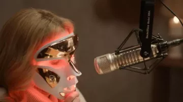 Dr. Dennis Gross Skincare DRx SpectraLite FaceWare Pro LED Face Mask worn by Cinda Canning (Tina Fey) as seen in Only Murders in the Building (S03E04)