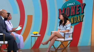 Cinq a Sept Milly Dress In Baby Blue usado por Vivian Tu como se ve en Good Morning America el 28 de agosto de 2023