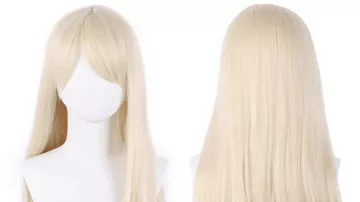 La réplique en perruque de la chevelure blonde de Barbie (Margot Robbie) dans le film Barbie