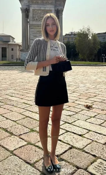 Dior Cd Signature Mini Bag porté par Chiara Ferragni sur sa publication Instagram le 30 août 2023