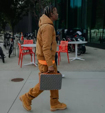 Carhartt Brown Hooded Duck Jacket porté par Roddy Ricch sur son compte Instagram @roddyricch