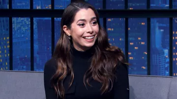 Sweater worn by Cristin Milioti in Late Night with Seth Meyers