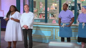 Wray nyc Ging­ham Juli­ette Dress worn by Nicole Byer as seen in The Big Nailed It Baking Challenge (S01E01)