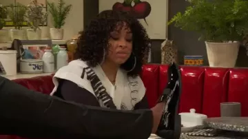 Jnby Print­ed Sleeve­less Vest worn by Raven Baxter (Raven-Symoné) as seen in Raven's Home (S06E15)