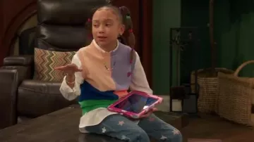 Gap Mid Rise Star Girlfriend Jeans with Washwell worn by Alice Baxter (Mykal-michelle Harris) as seen in Raven's Home (S06E15)