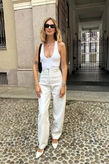 Sac à bandoulière en cuir Ferragamo porté par Chiara Ferragni sur son Instagram le 4 septembre 2023