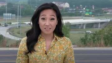 J. Crew Camisa de lino ajustada delgada en estampado de Limone usado por Kathy Park como se ve en Today el 4 de septiembre de 2023