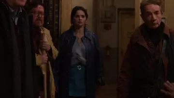 Ganni Twill Costume de laine Mini jupe portée par Mabel Mora (Selena Gomez) comme on le voit dans Only Murders in the Building (S03E06)