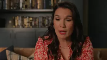 Anthropologie Celestial Huggie Hoop Boucles d’oreilles portées par Zoe (Zoë Chao) comme on le voit dans The Afterparty (S02E10)