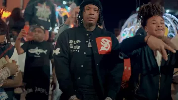 Supreme Black NYC Fuck Em Varsity Jacket porté par Moneybagg Yo dans Nun Like Me (Clip officiel)