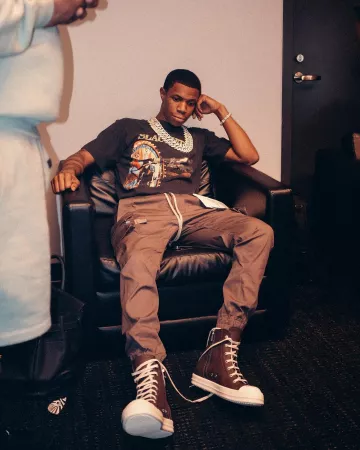 Pantalon cargo Rick Owens Dust Grey Mastodon porté par A Boogie wit da Hoodie sur le compte Instagram de @aboogievsartist