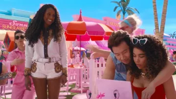 Chemise blanche occidentale portée par Barbie (Issa Rae) dans le film Barbie